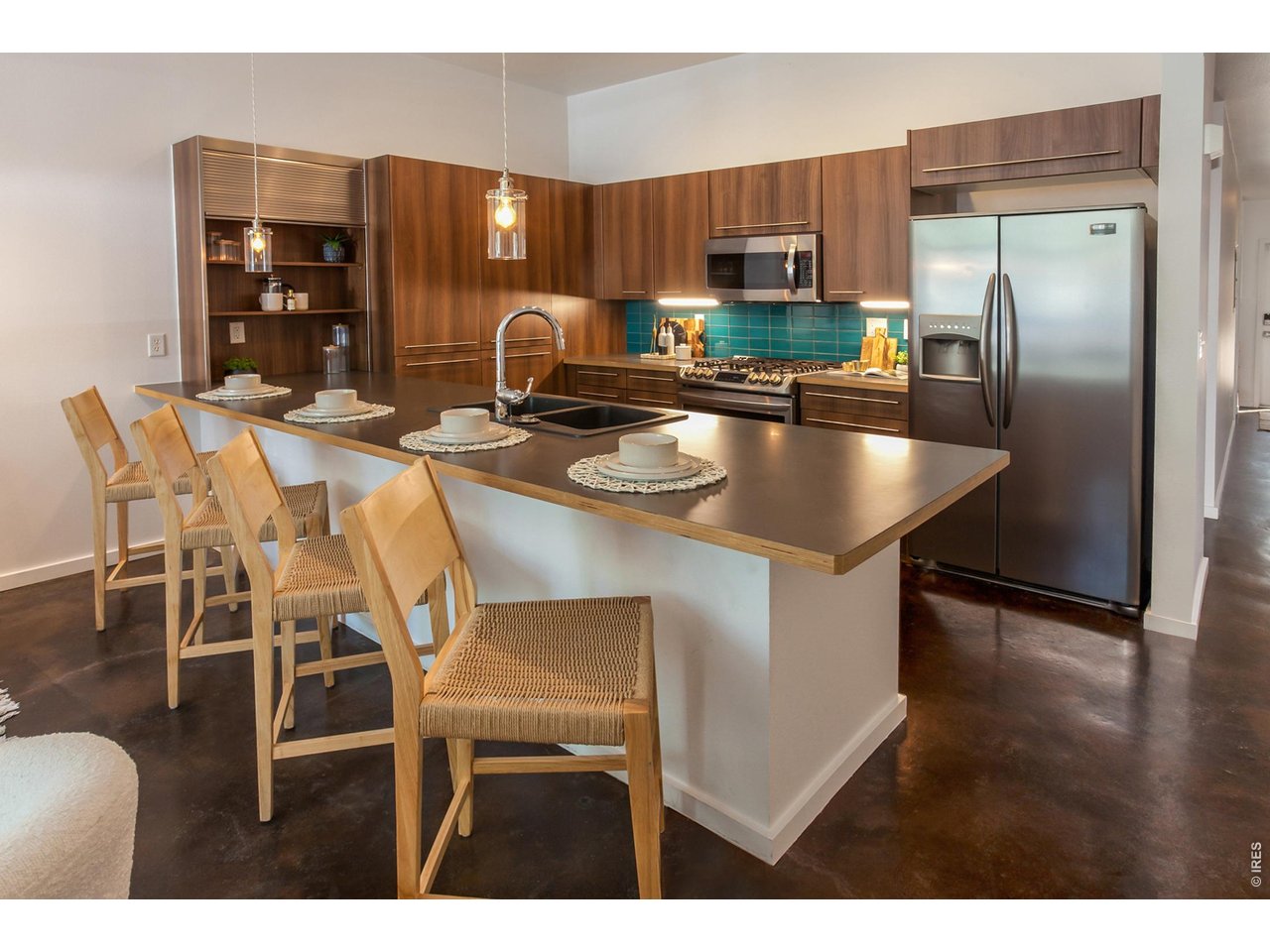 802 Blondel St 102