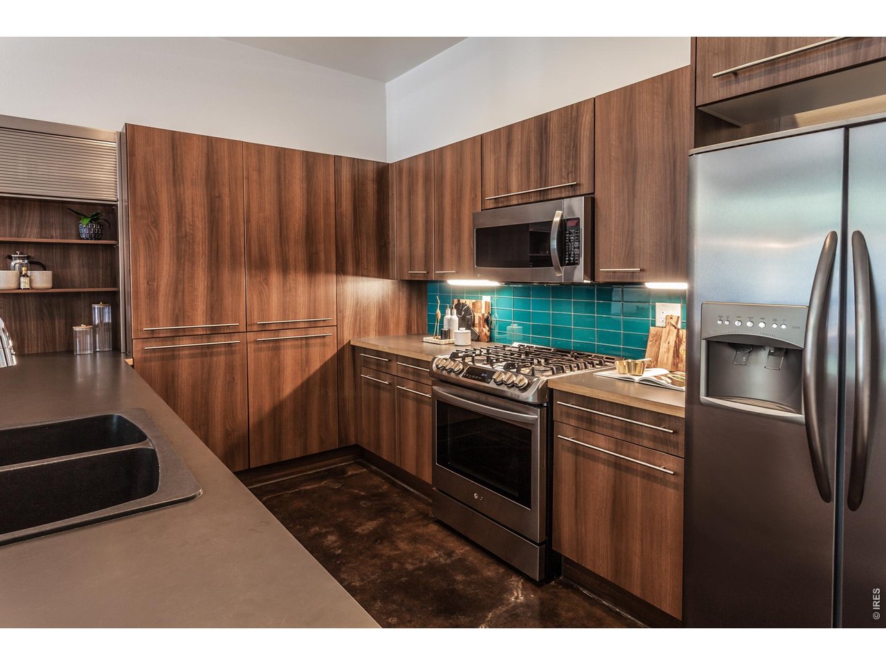 802 Blondel St 102