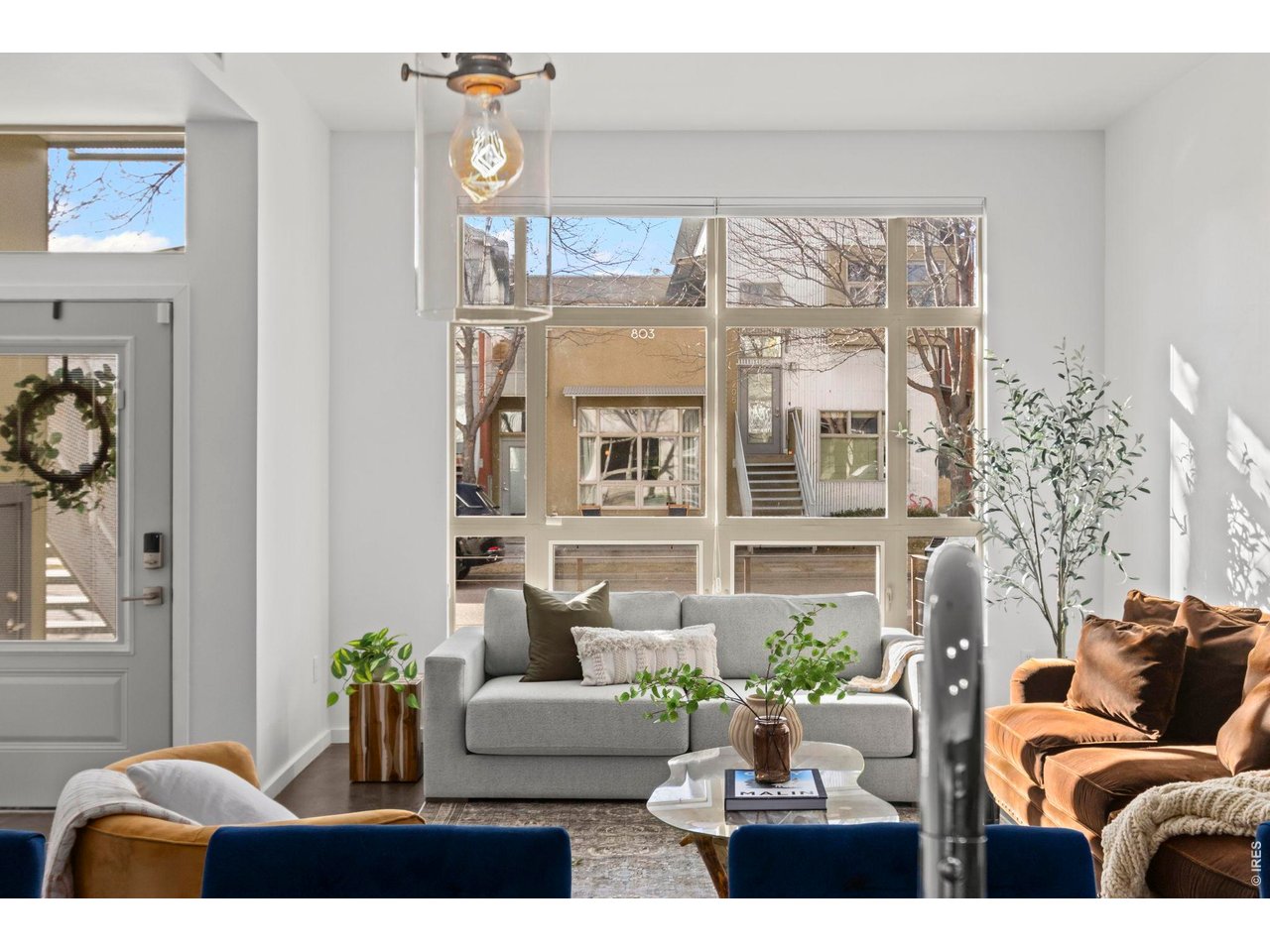 802 Blondel St 102