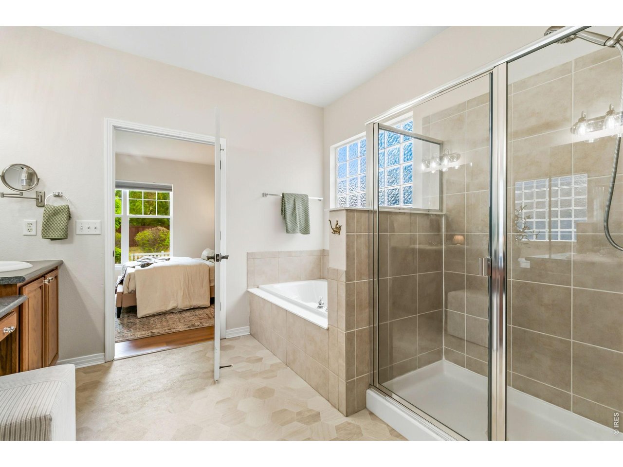 5239 Country Squire Way