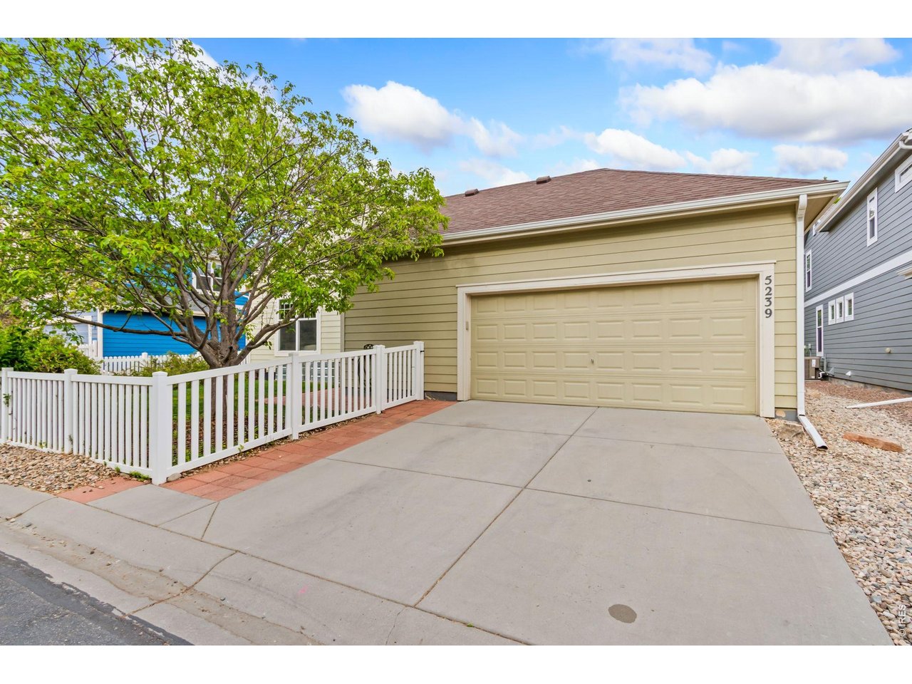 5239 Country Squire Way