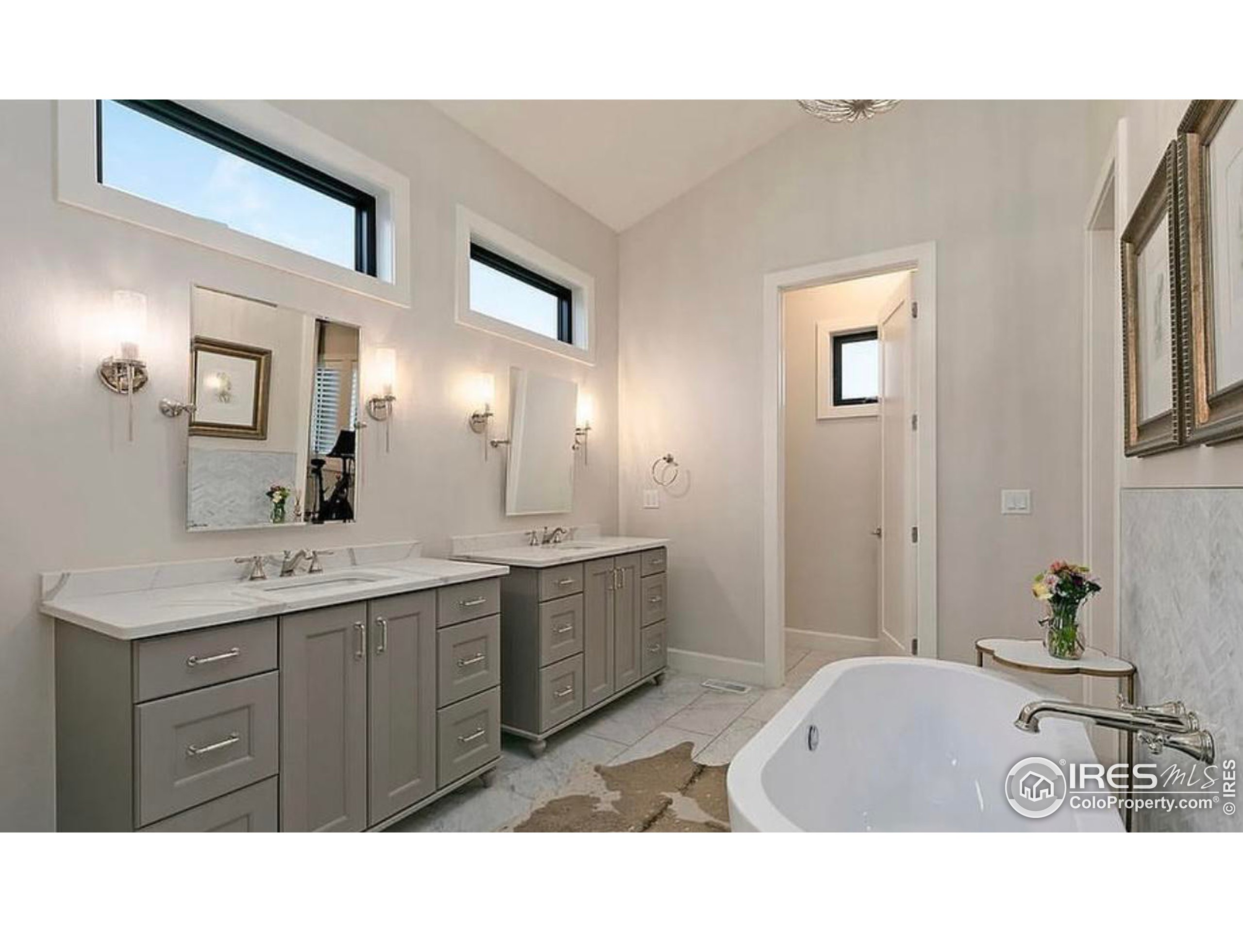 4920 Clarendon Hills Dr