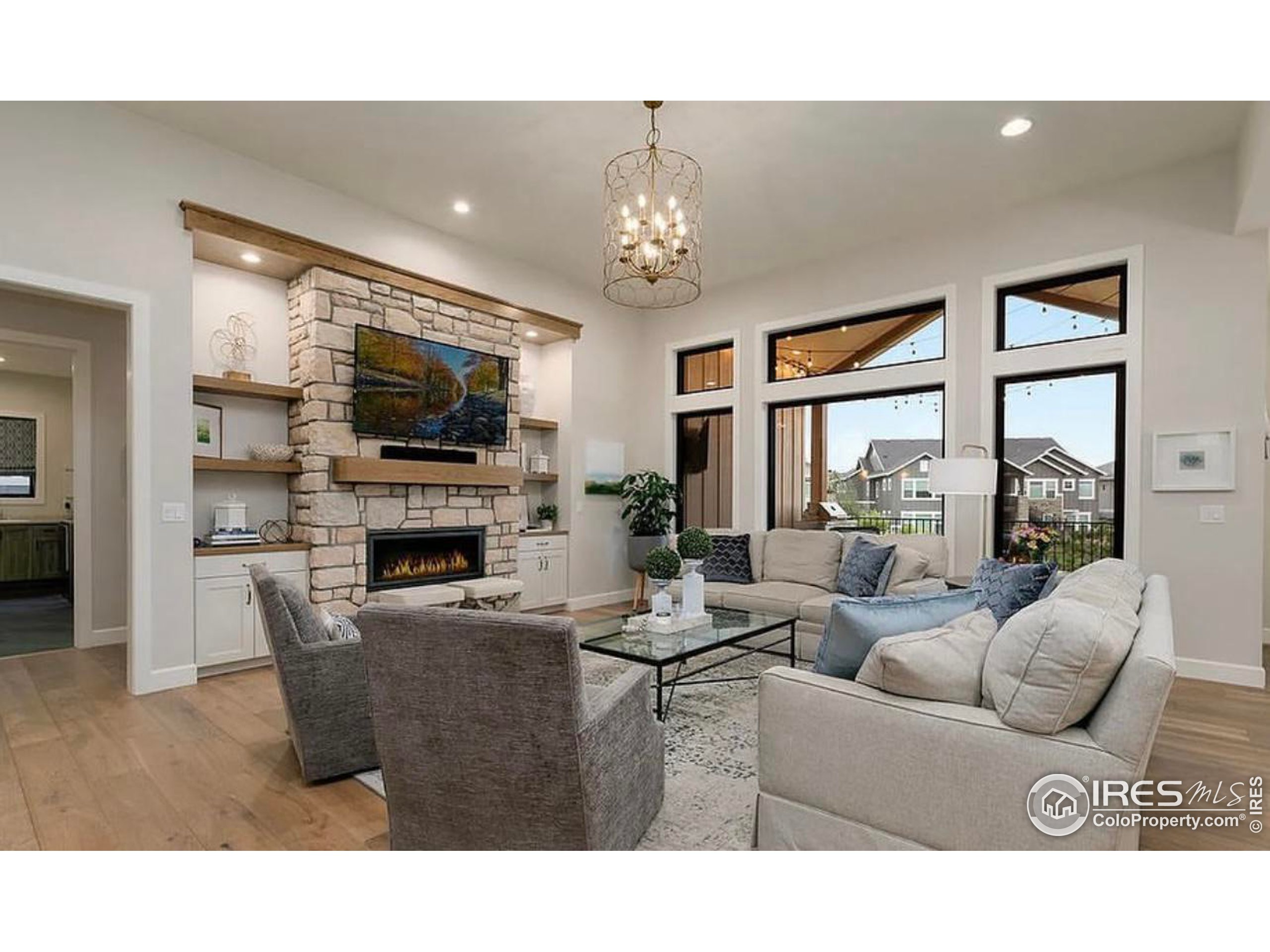 4920 Clarendon Hills Dr