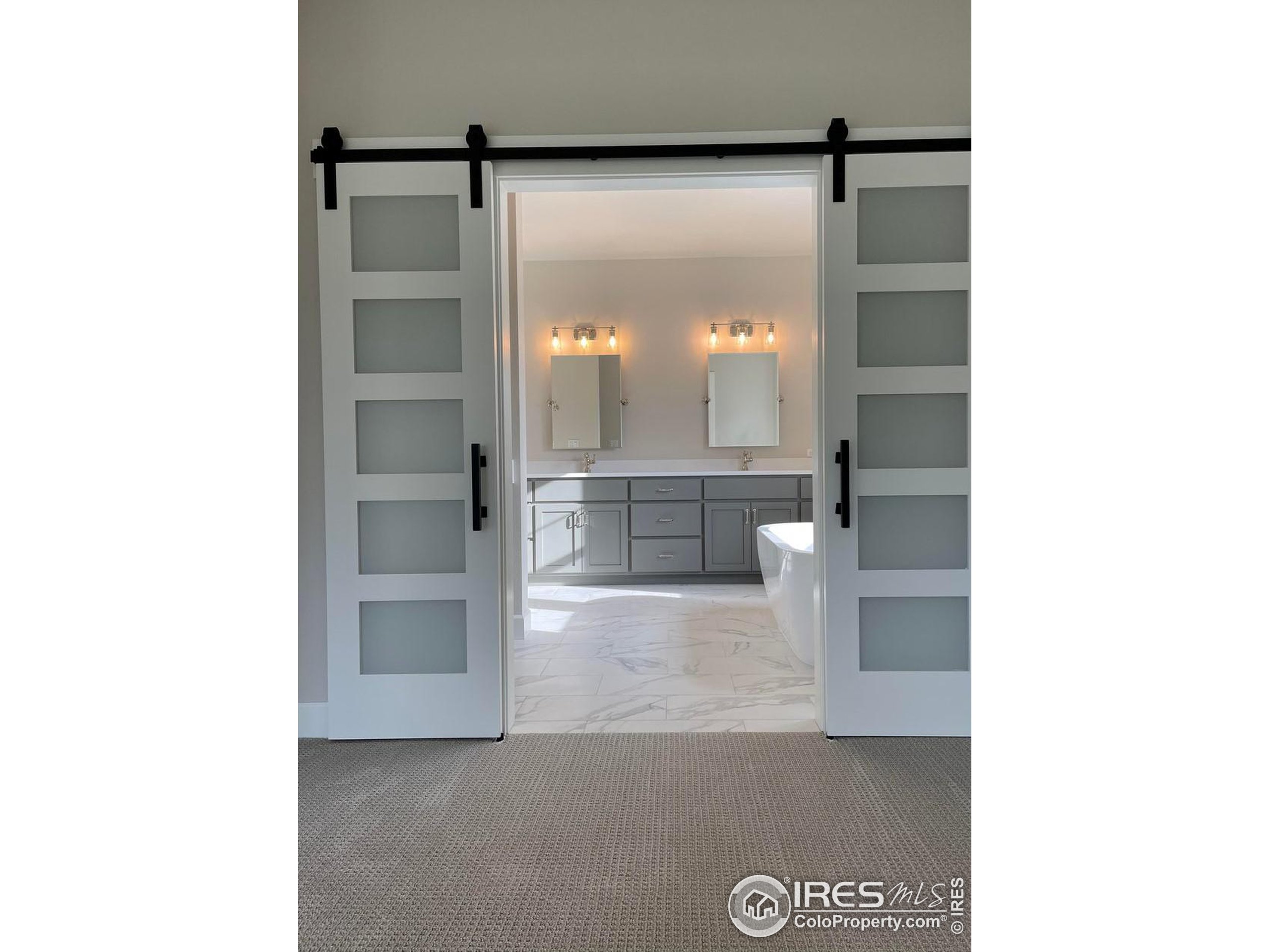 4920 Clarendon Hills Dr