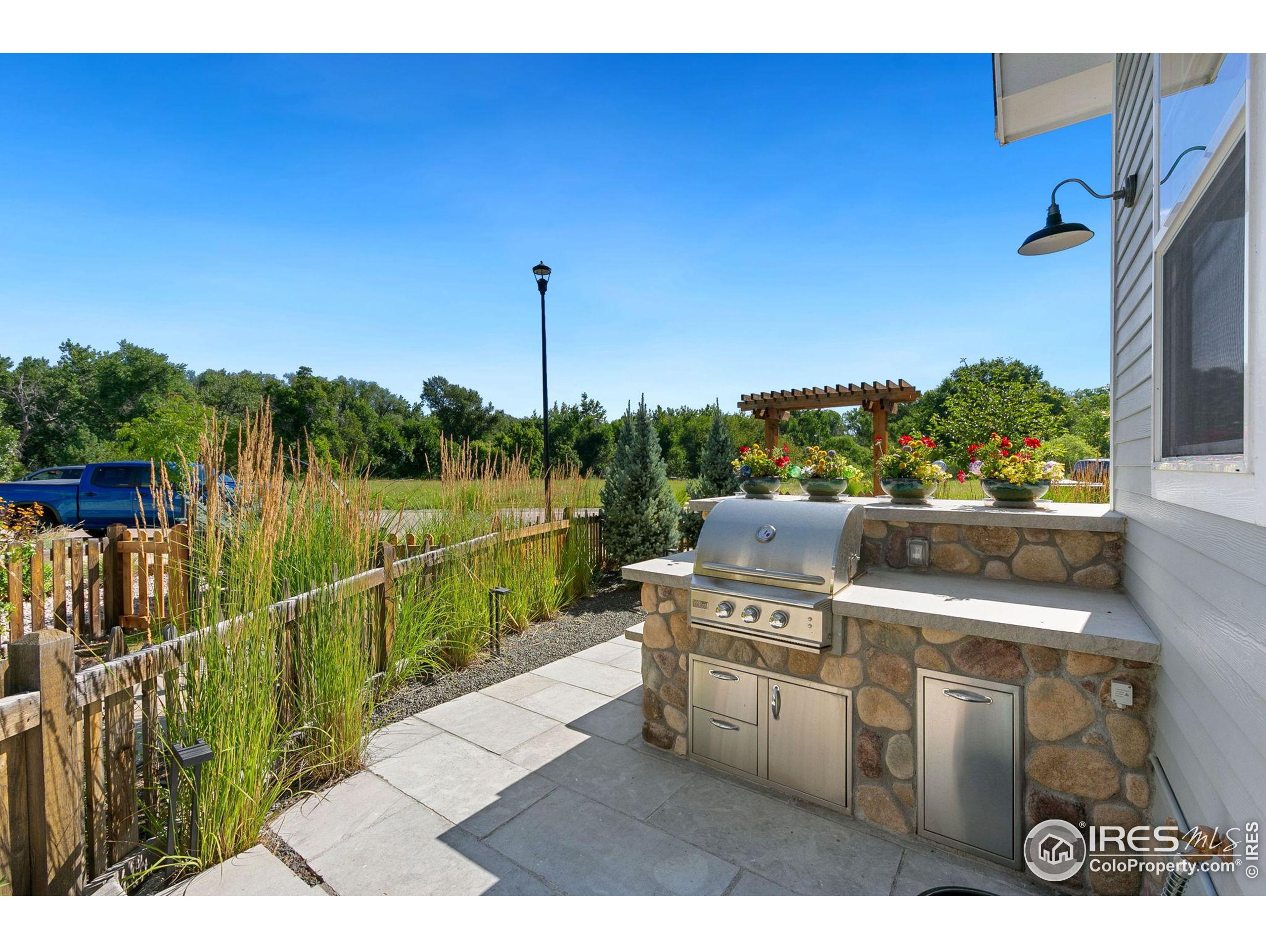 709 Harts Gardens Ln