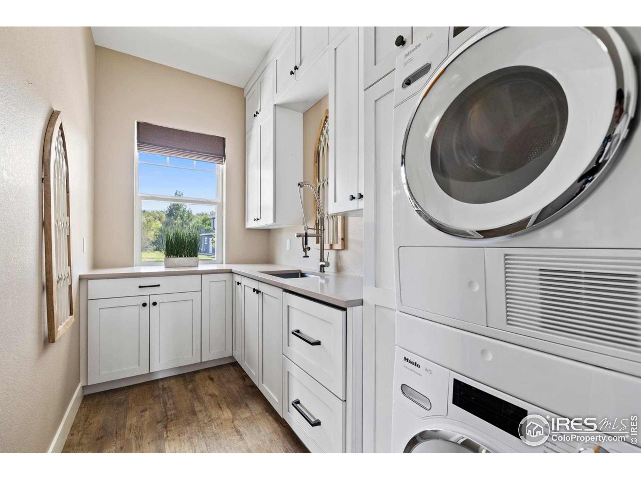 709 Harts Gardens Ln