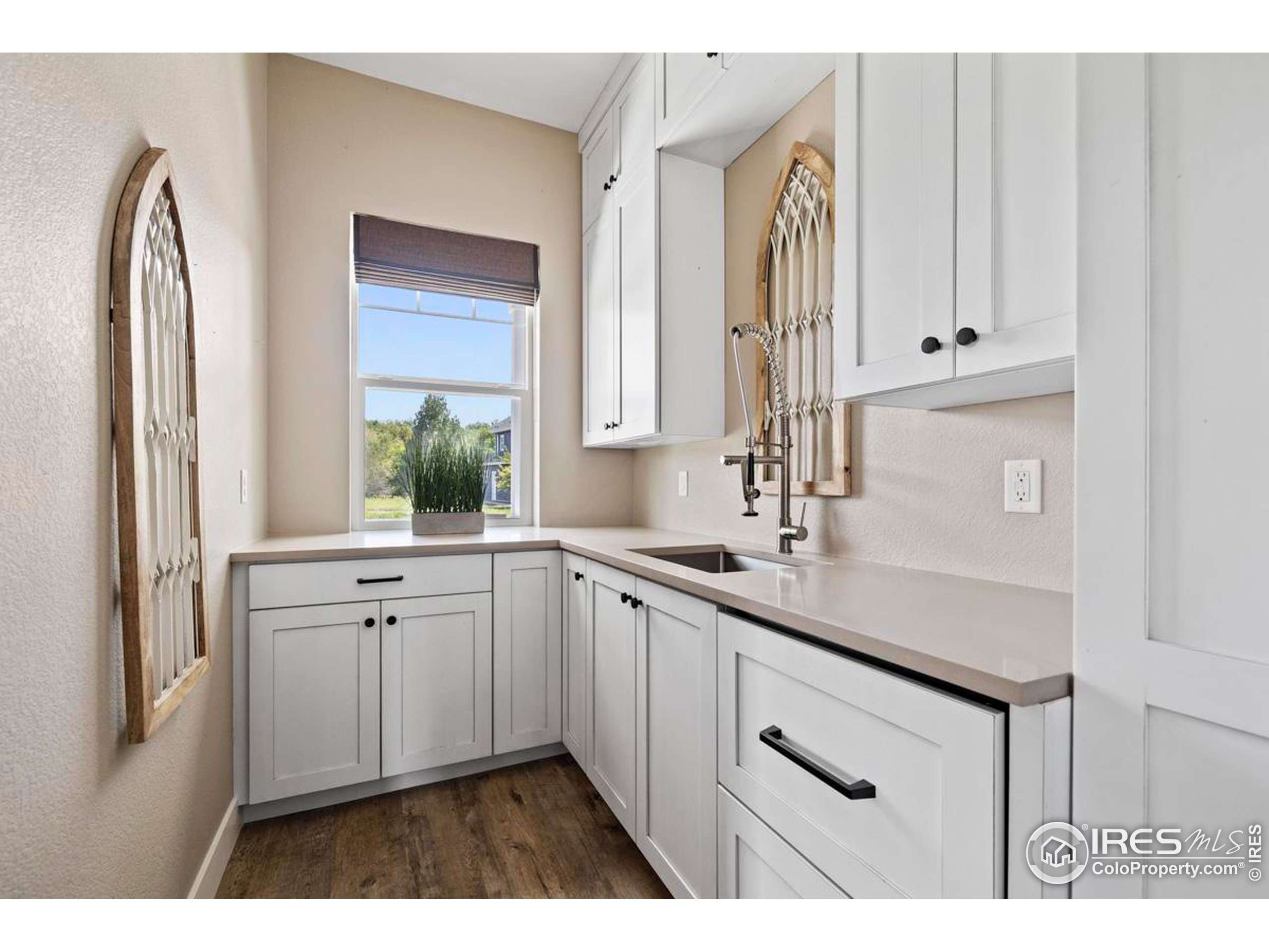 709 Harts Gardens Ln