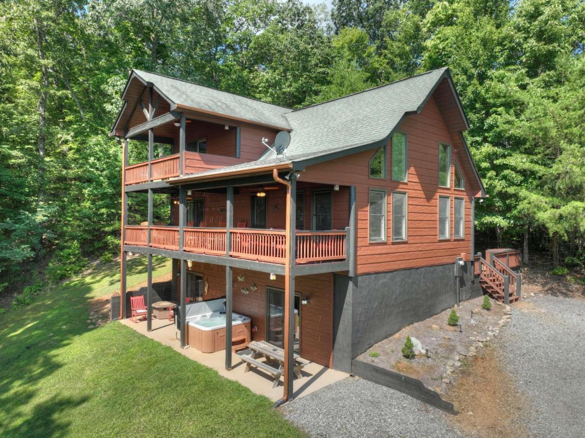 221 Deerfield Lane