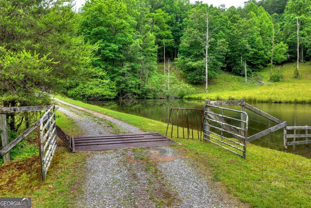 20.11 AC Mountain View Road