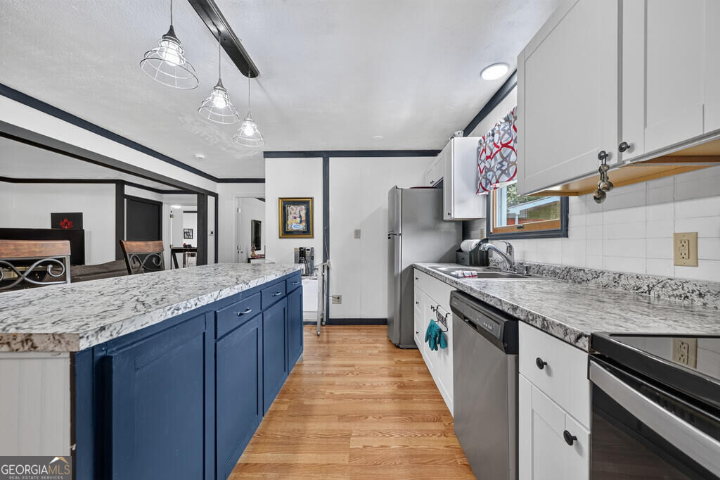 35 E Thomas Road