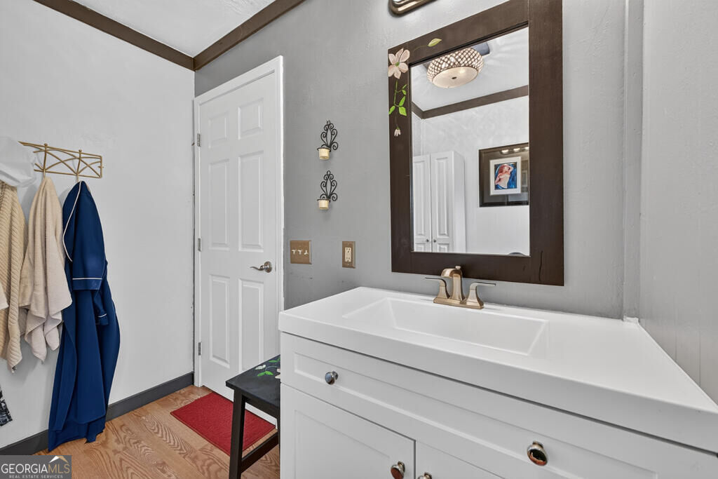 35 E Thomas Road