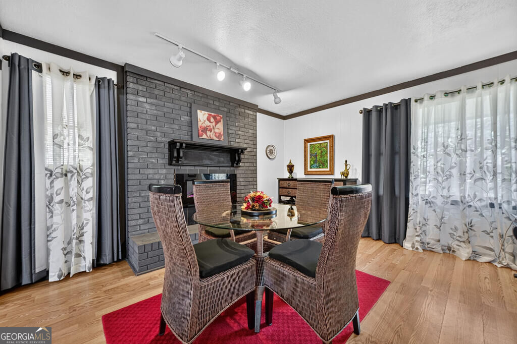 35 E Thomas Road