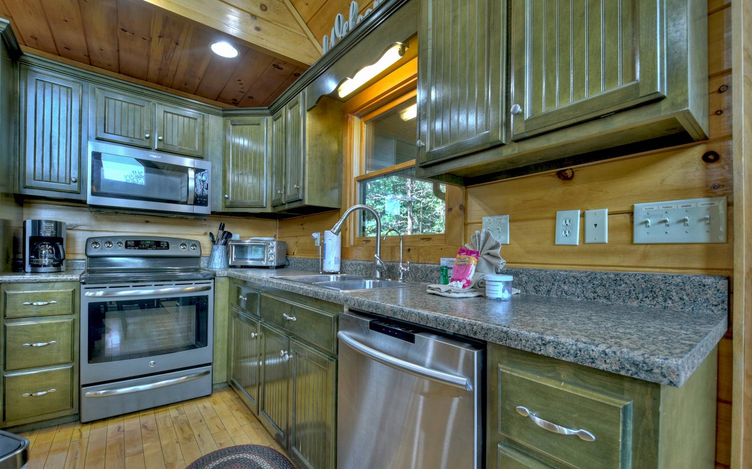 221 Deerfield Lane