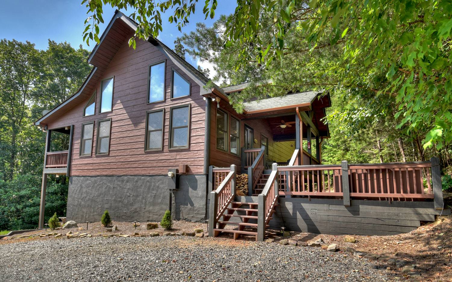 221 Deerfield Lane