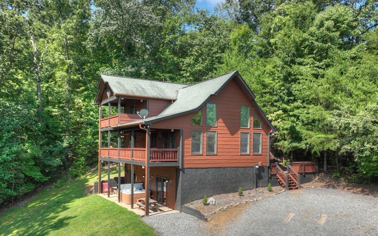 221 Deerfield Lane