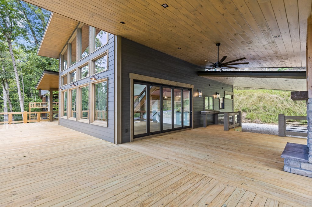 Lot 20 Blue Ridge Escape