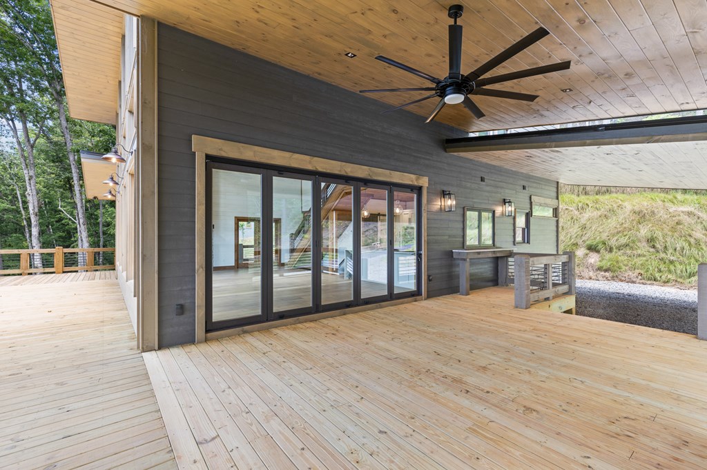 Lot 20 Blue Ridge Escape