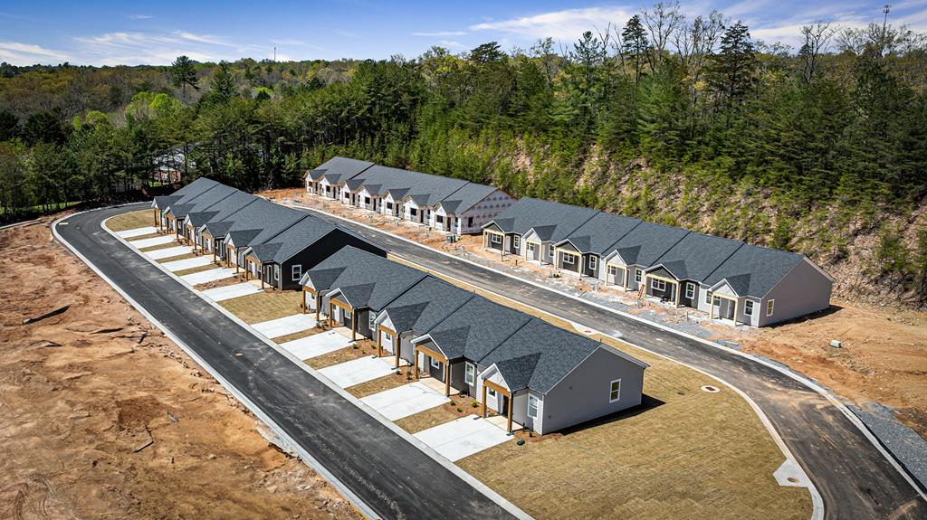 Unit 17 Grove Loop, Blue Ridge