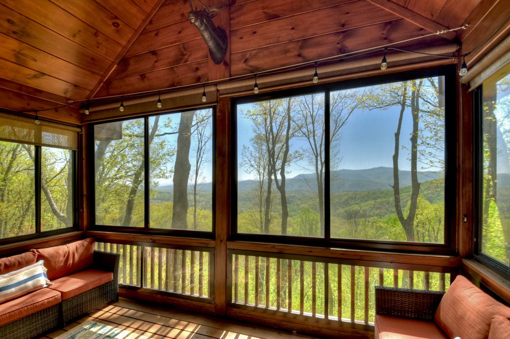 783 Moreland Drive N