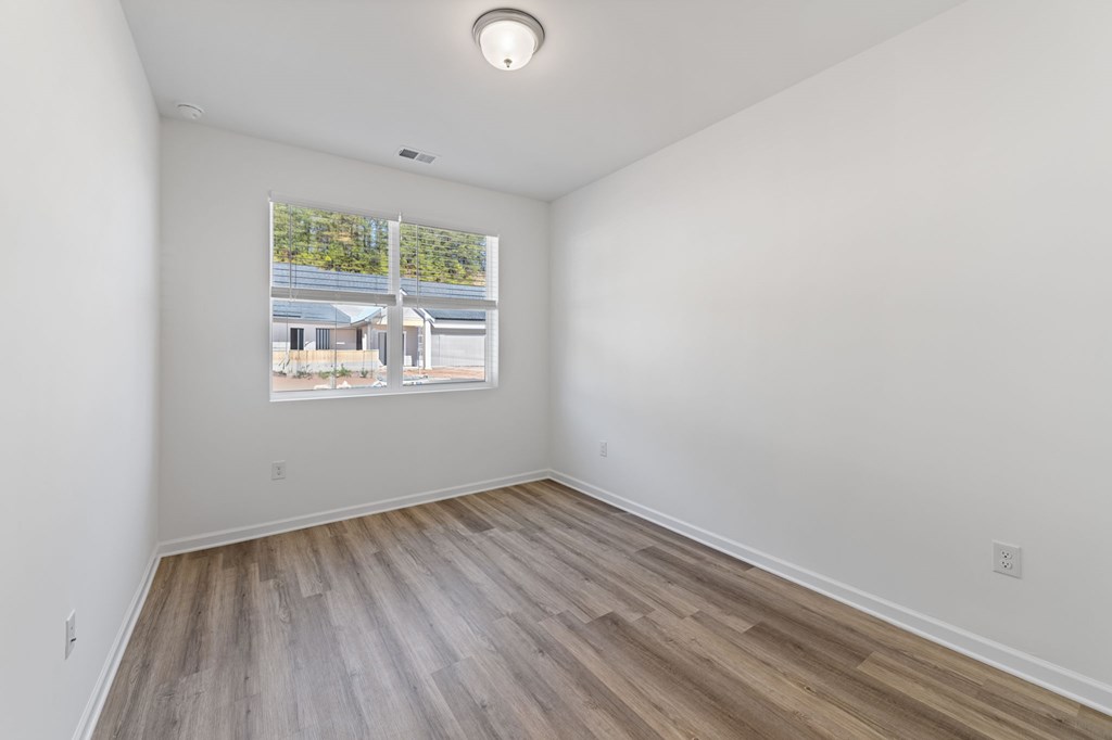 25 Grove Loop