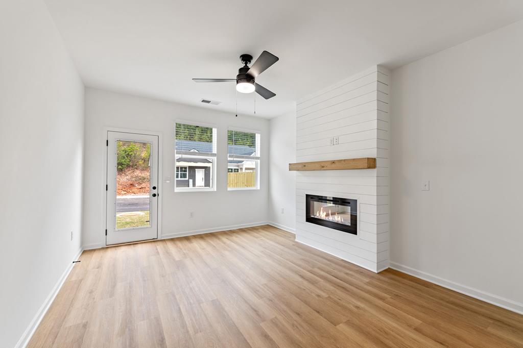 25 Grove Loop