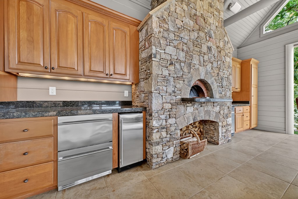 671 Adra Road