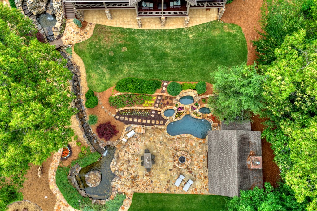 671 Adra Road
