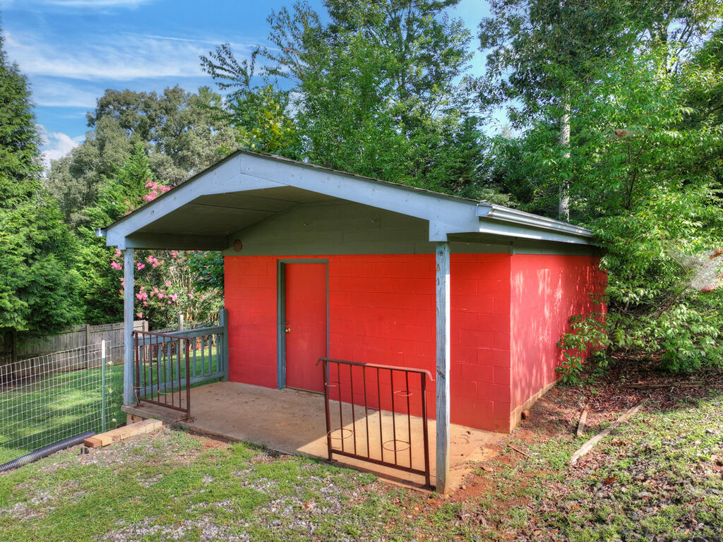 35 E Thomas Road