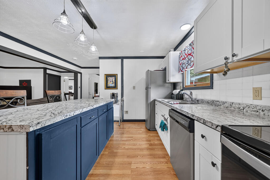 35 E Thomas Road