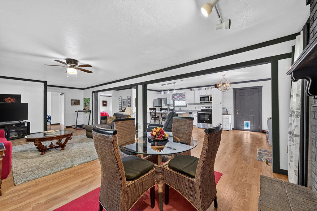 35 E Thomas Road