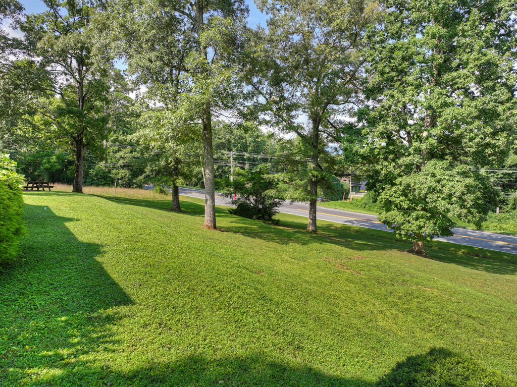35 E Thomas Road