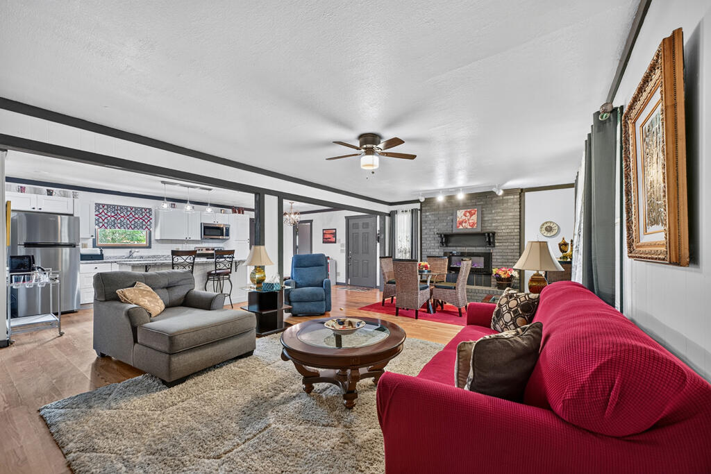 35 E Thomas Road