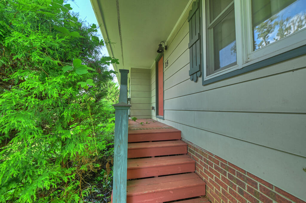 35 E Thomas Road