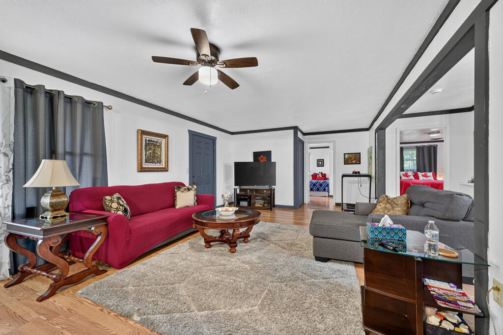 35 E Thomas Road