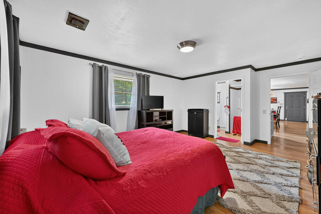 35 E Thomas Road