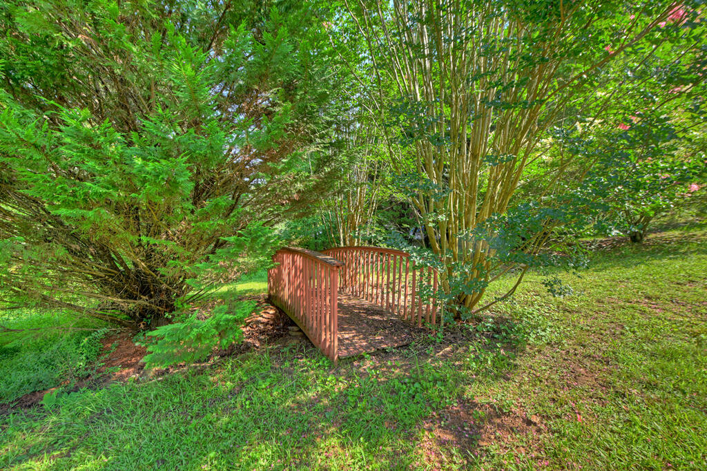 35 E Thomas Road