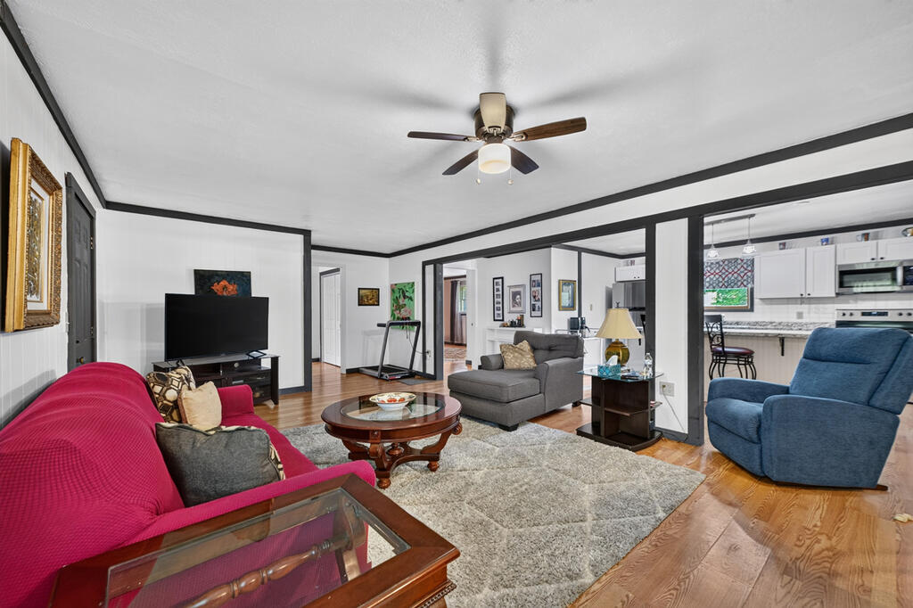 35 E Thomas Road
