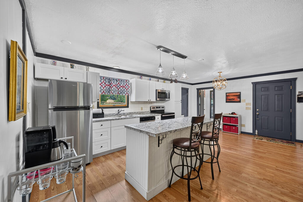 35 E Thomas Road