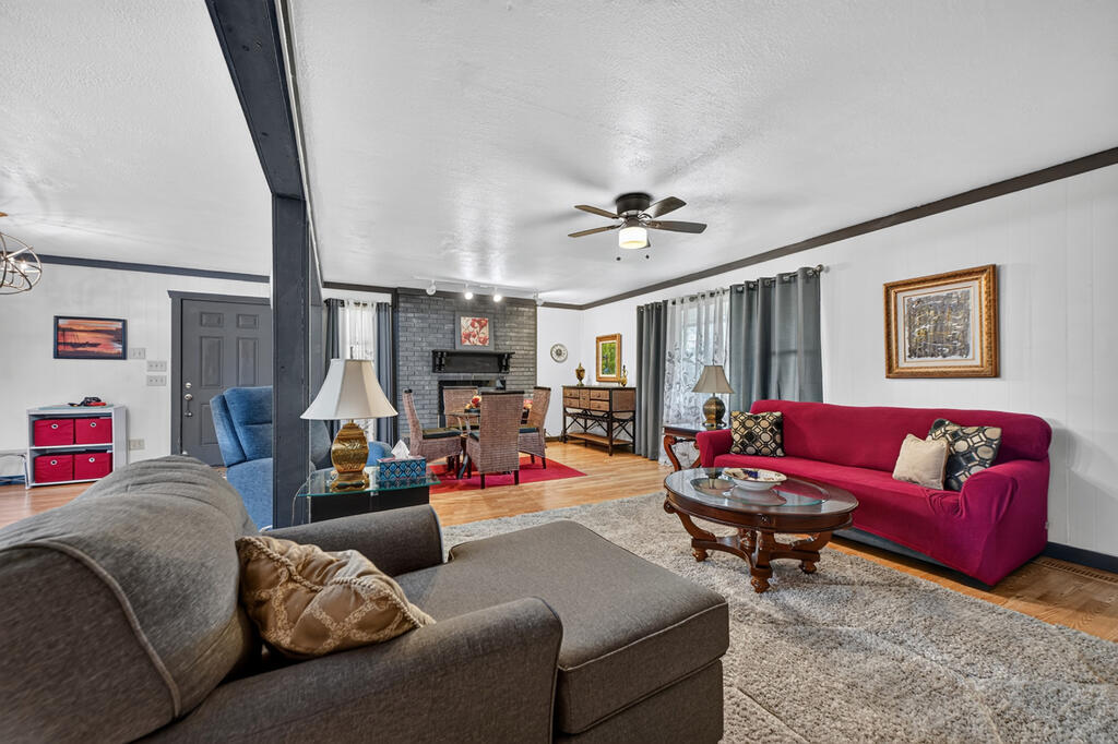 35 E Thomas Road