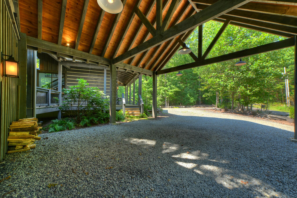 199 Hiawatha Trail N
