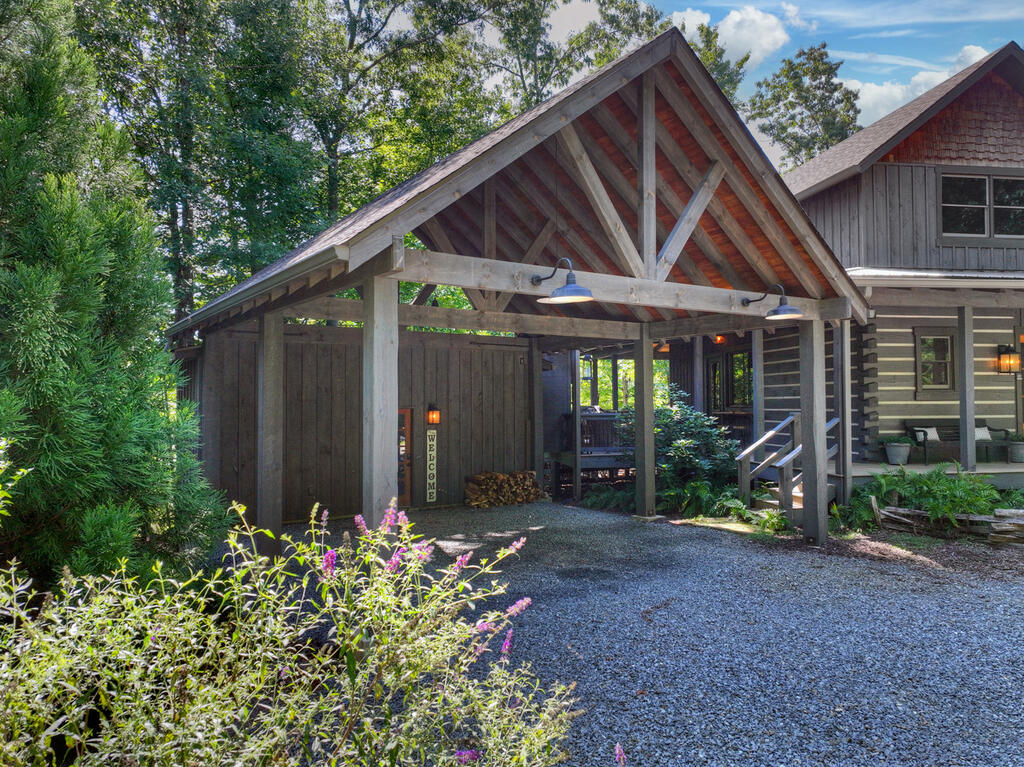 199 Hiawatha Trail N