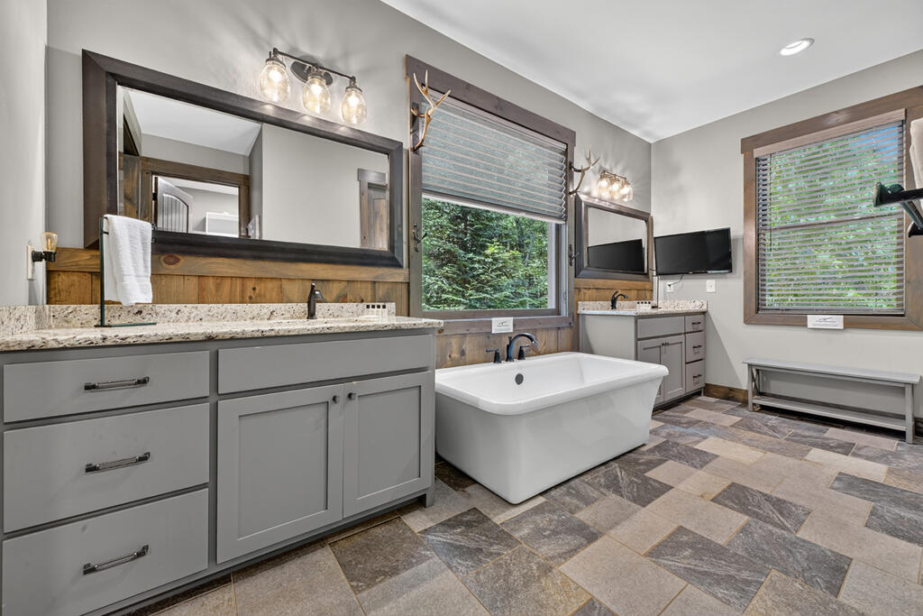 199 Hiawatha Trail N