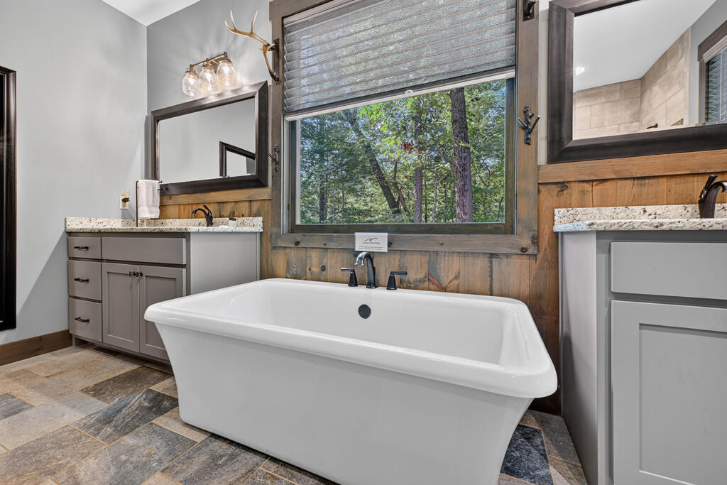 199 Hiawatha Trail N