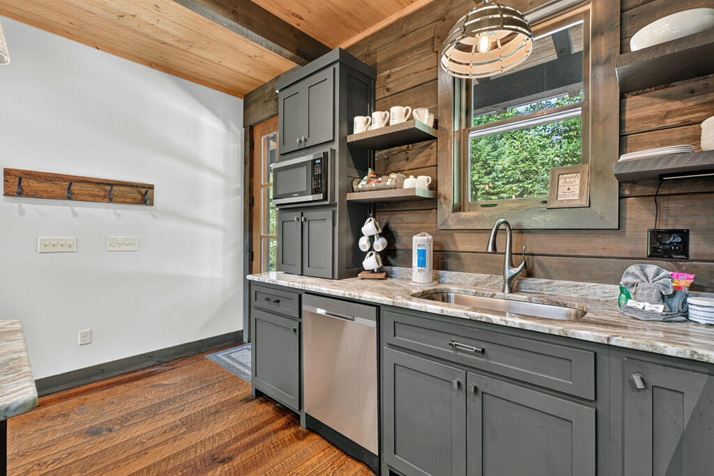 199 Hiawatha Trail N