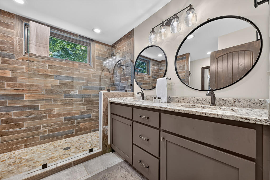199 Hiawatha Trail N