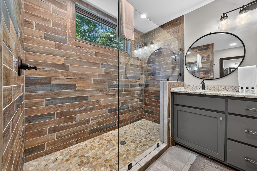 199 Hiawatha Trail N