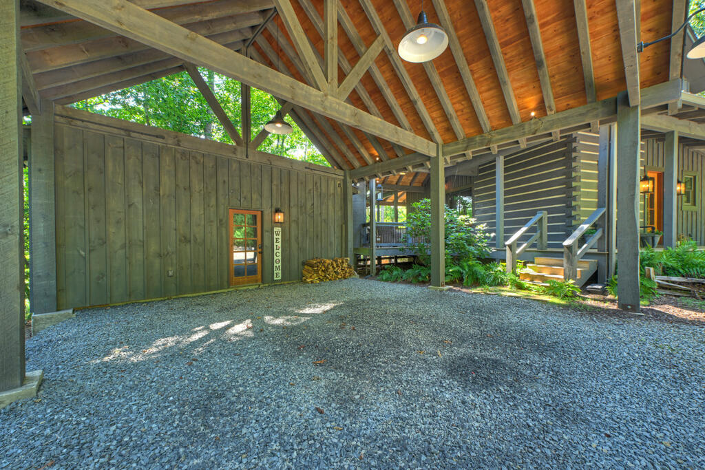 199 Hiawatha Trail N
