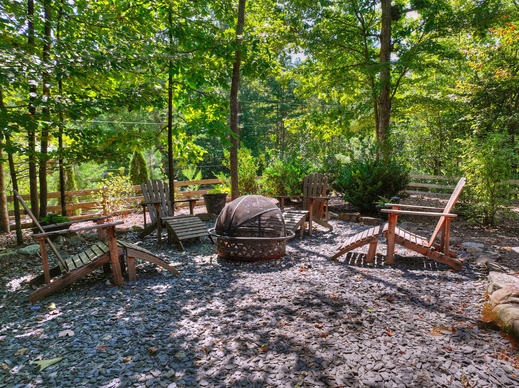 199 Hiawatha Trail N