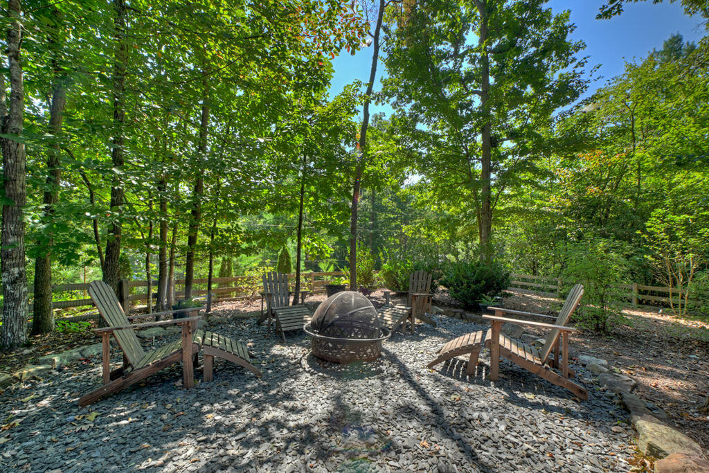 199 Hiawatha Trail N