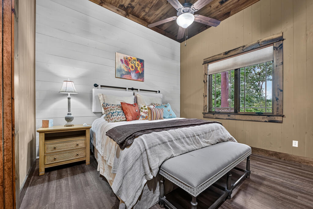955 Old Toccoa Loop